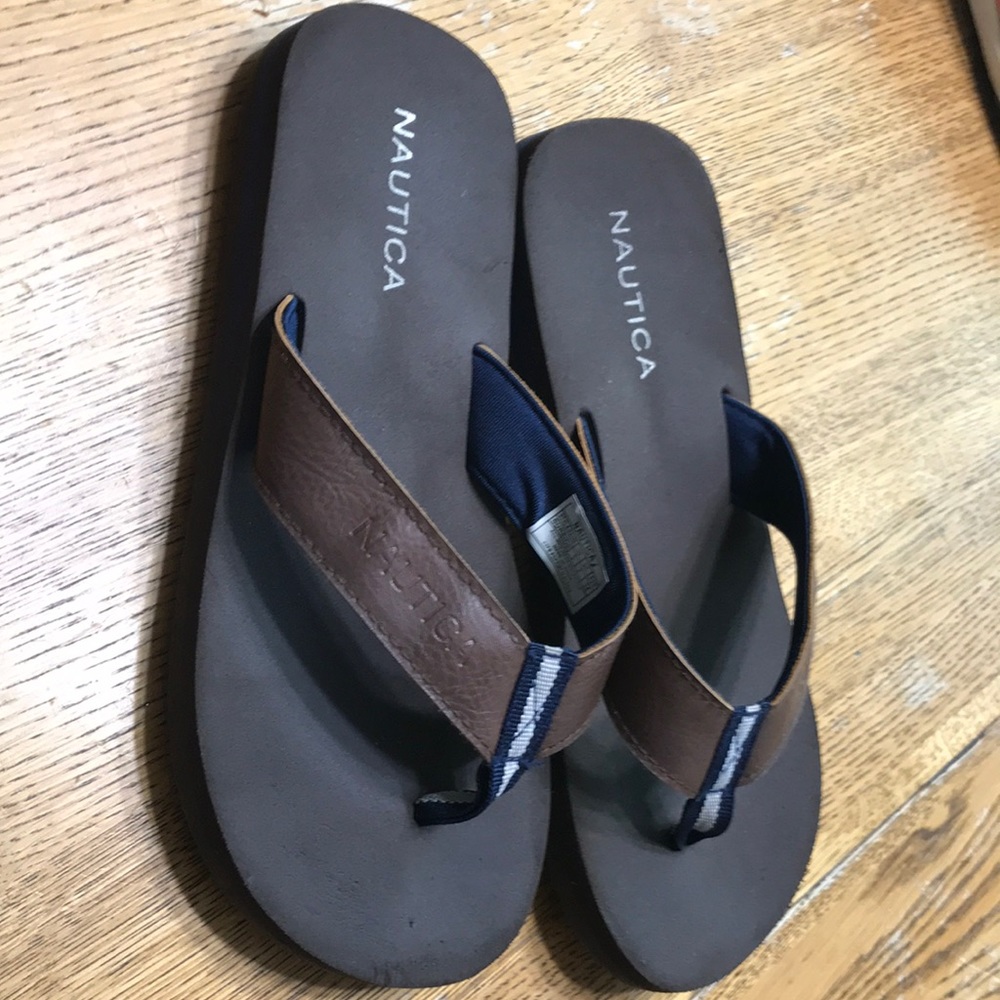 Nautica flip flops